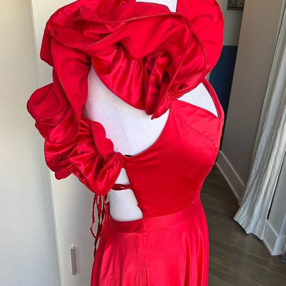 NWT. B Darlin's gorgeous satin red gown with pockets - Picture 13 of 15